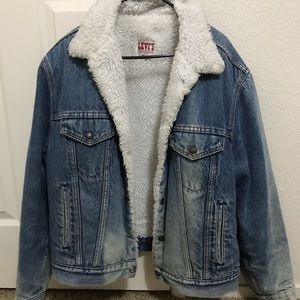 Vintage levis denim Sherpa jacket size M